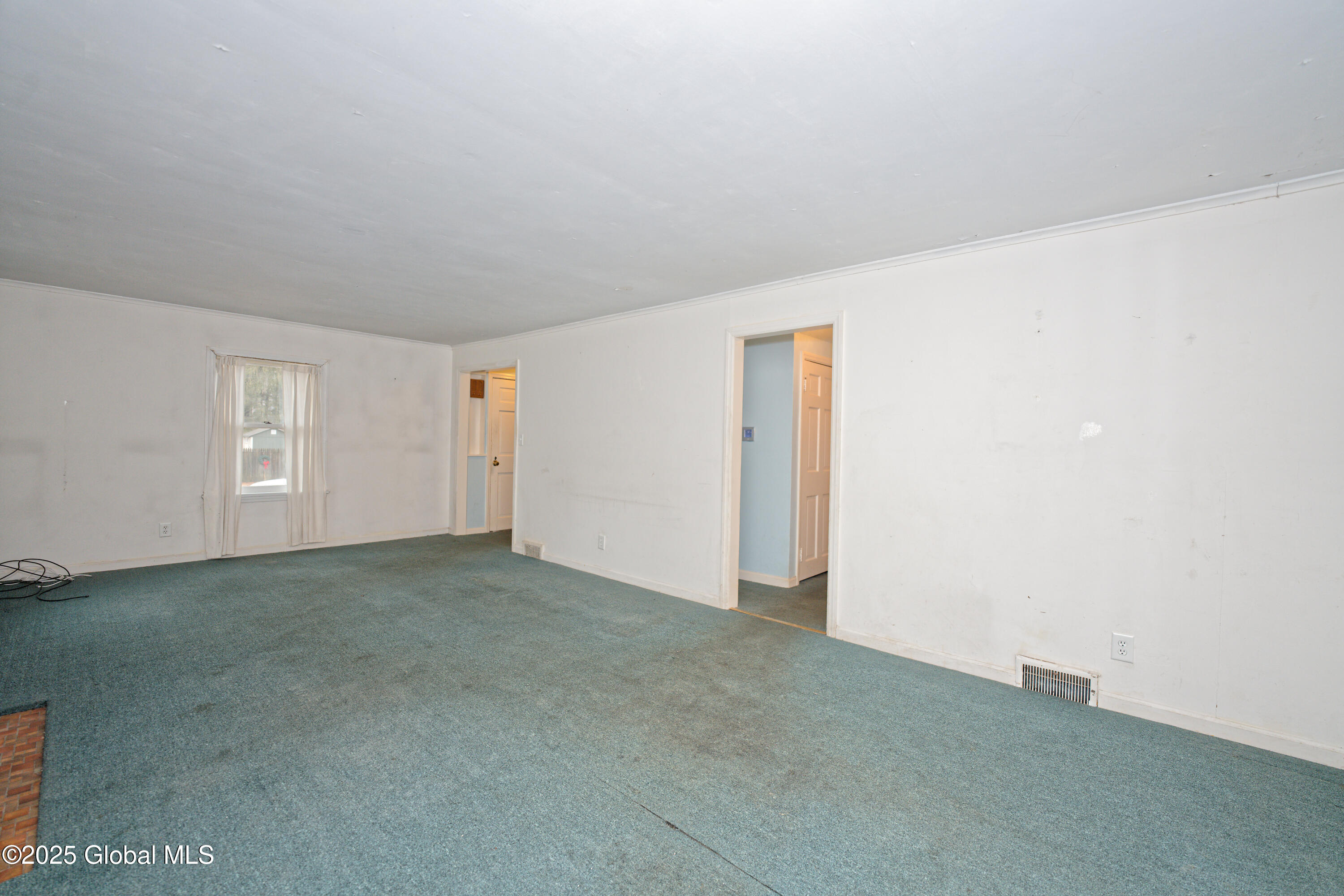 14 Keith Road Bethlehem, NY 12054 - Photo 8 of 35 2 Livingroom 1