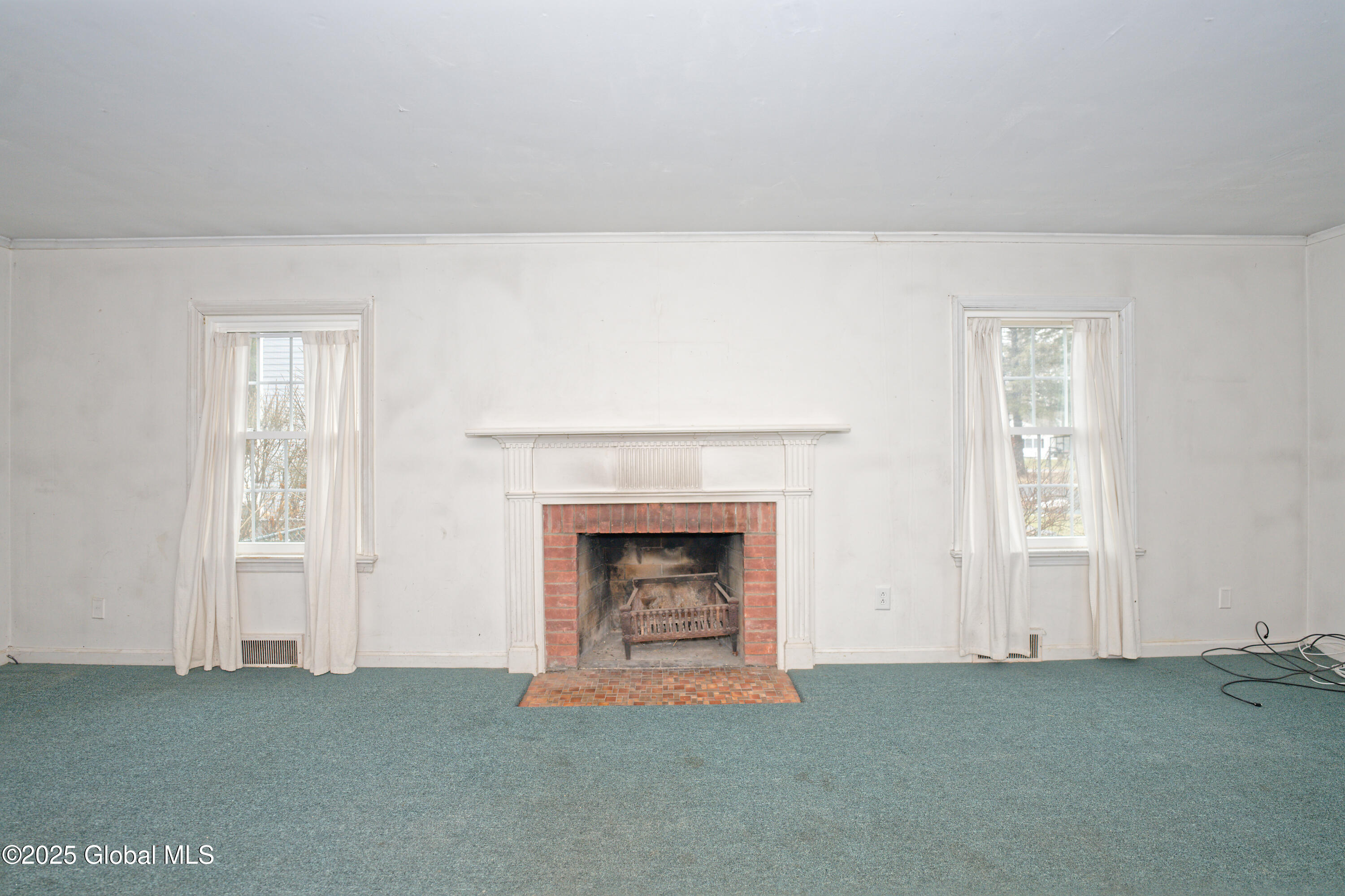 14 Keith Road Bethlehem, NY 12054 - Photo 9 of 35 2 Livingroom 3