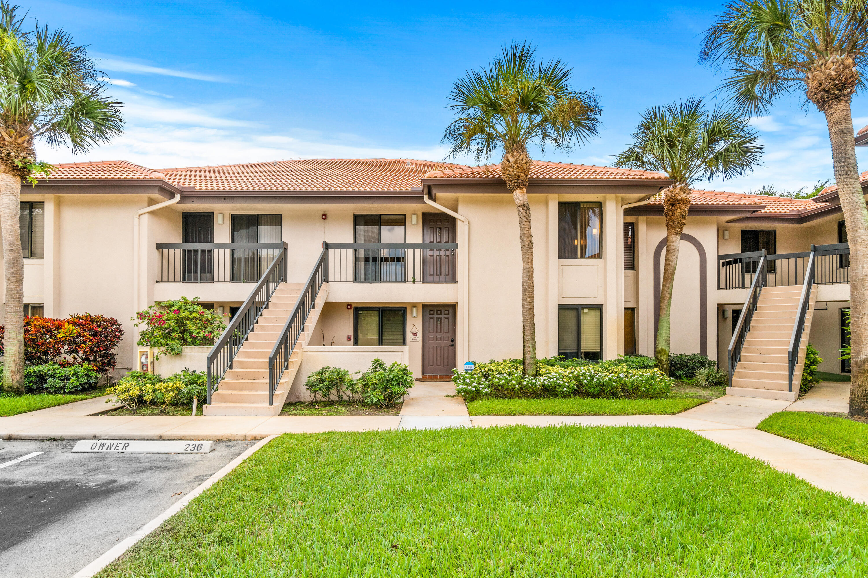 5151 West Club Circle, Unit 206 Boca Raton, FL 33487 - Photo 2 of 22 002-5151WestClubCircle-BocaRaton-FL-3348