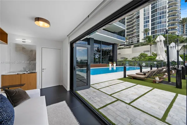 $11,900,000 | 17141 Collins Avenue, Unit LPH1, Sunny Isles Beach, FL 33160