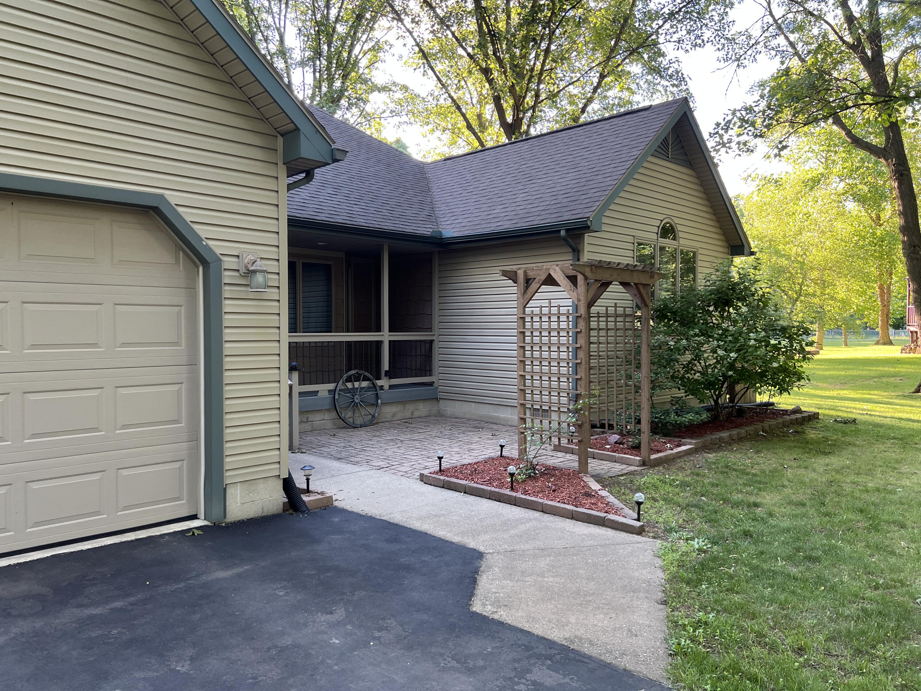 23568 Bohn Road Belleville, MI 48111 - Photo 5 of 51 Front Entry