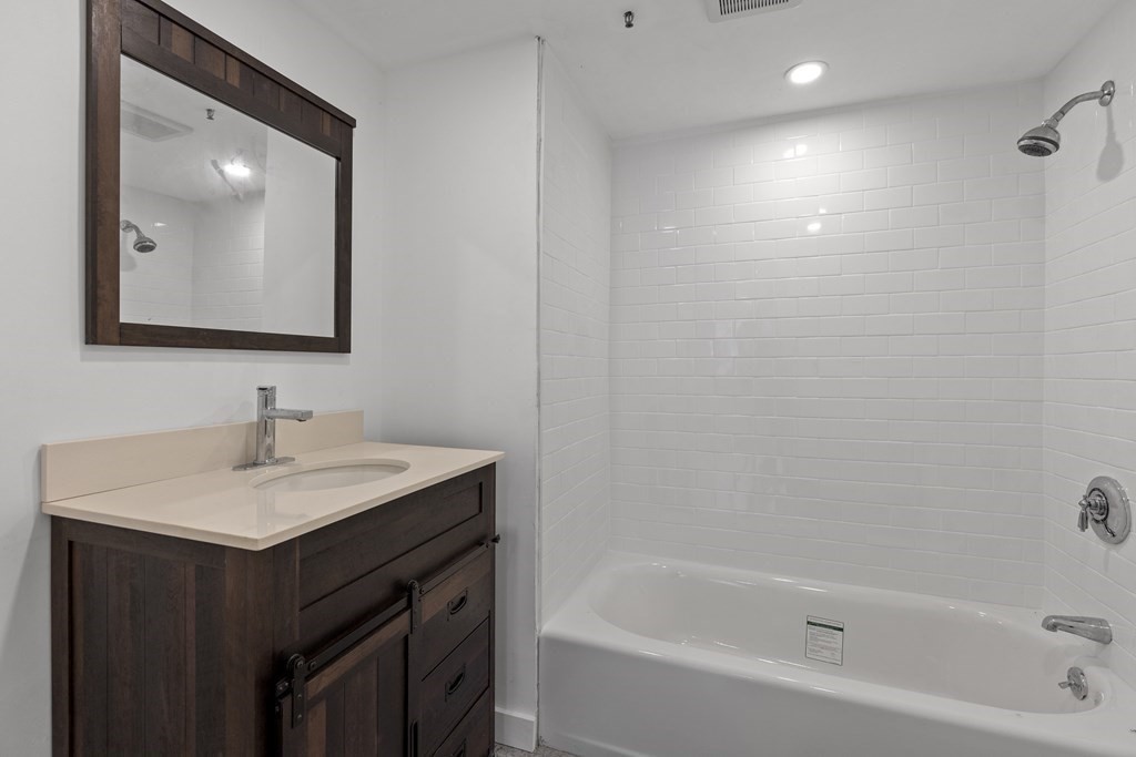 511 Beacon Street, Unit 2 Boston, MA 02215 - Photo 5 of 7