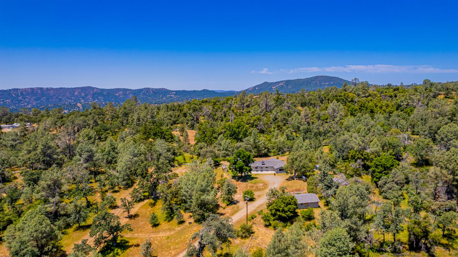 47457 Bissett Station Road Oakhurst, CA 93644 - Photo 4 of 59