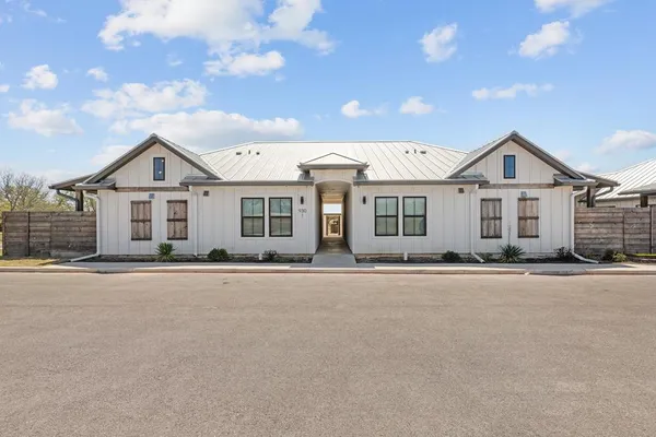 $348,999 | 930 South Eagle Street, Unit 101, Fredericksburg, TX 78624