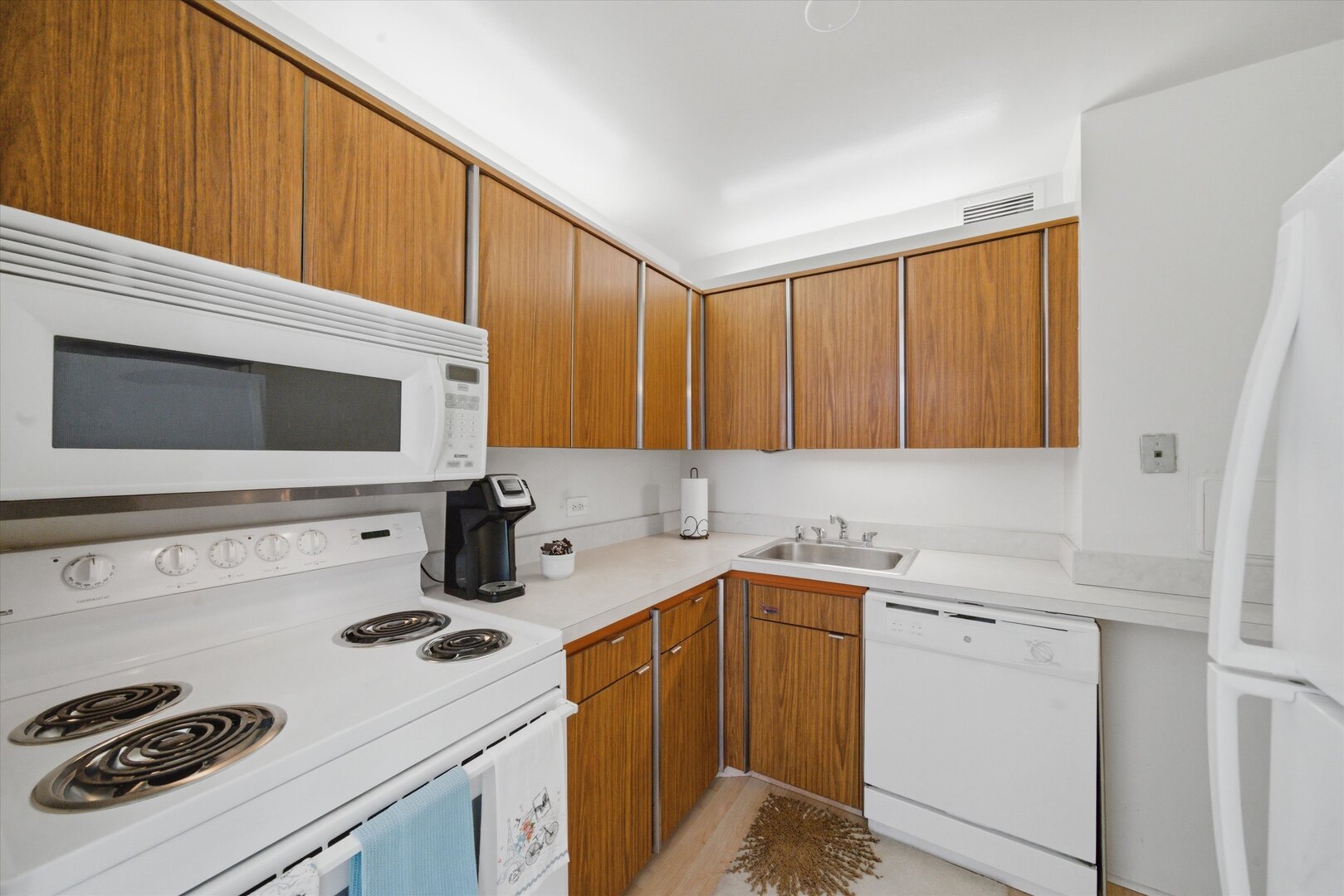 260 East Chestnut Street, Unit 2010 Chicago, IL 60611 - Photo 13 of 27