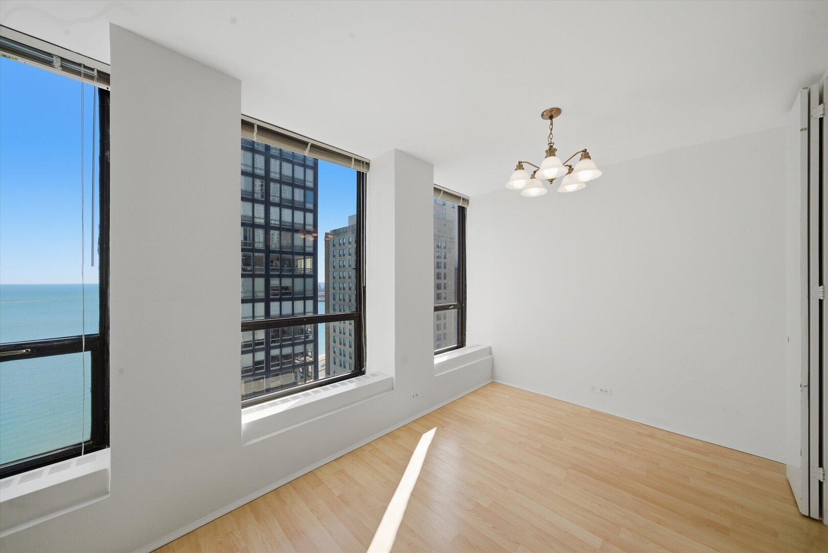 260 East Chestnut Street, Unit 2010 Chicago, IL 60611 - Photo 10 of 27