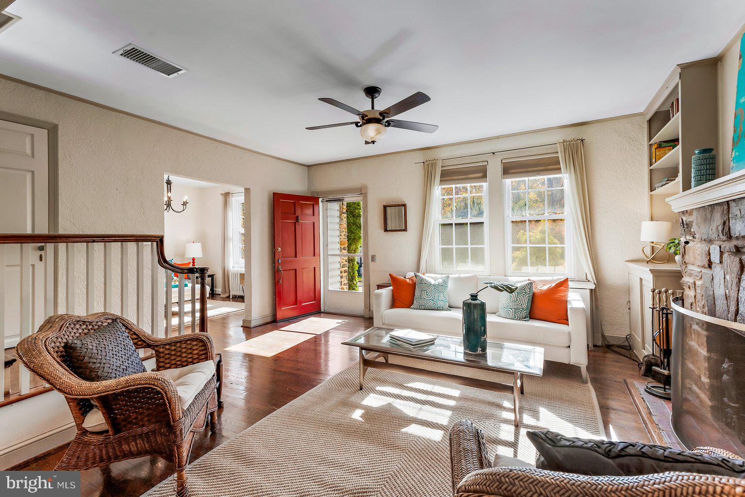 1902 Fairbank Road Baltimore, MD 21209 - Photo 4 of 48 Living Room
