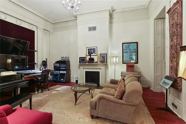 $2,750,000 | 717 Camp Street, New Orleans, LA 70130
