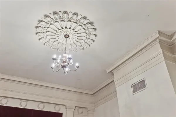 $2,750,000 | 717 Camp Street, New Orleans, LA 70130