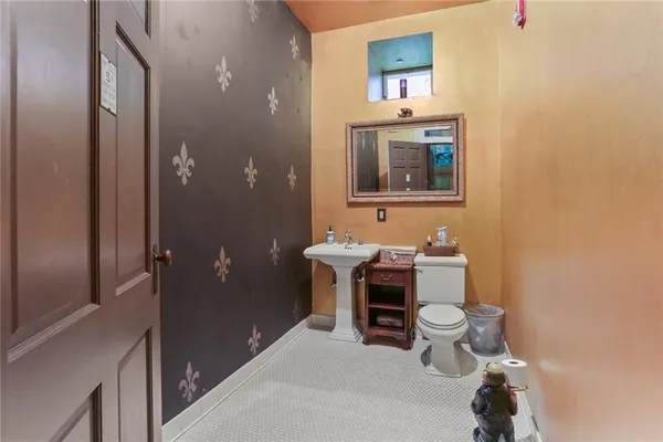 $2,750,000 | 717 Camp Street, New Orleans, LA 70130