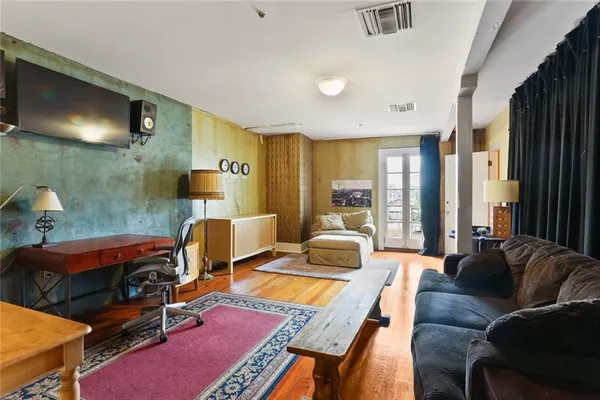 $2,750,000 | 717 Camp Street, New Orleans, LA 70130