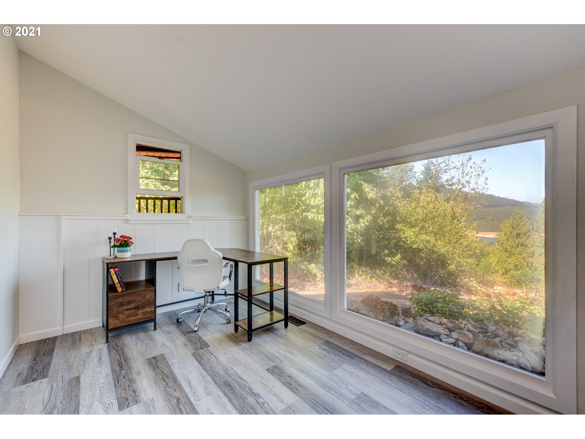 82039 Chickaree Road Lowell, OR 97452 - Photo 14 of 30 a workspace with furniture window and outside view