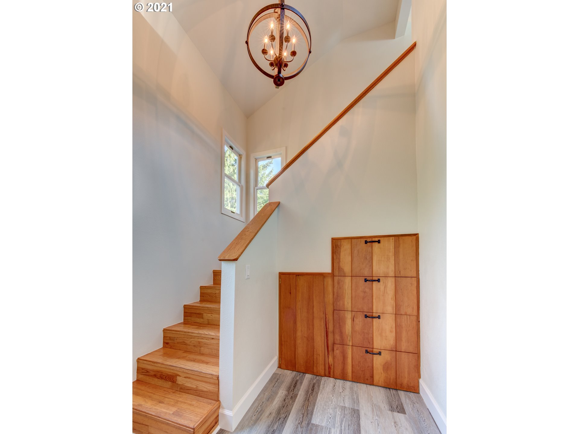 82039 Chickaree Road Lowell, OR 97452 - Photo 15 of 30 a view of entryway with wooden floor