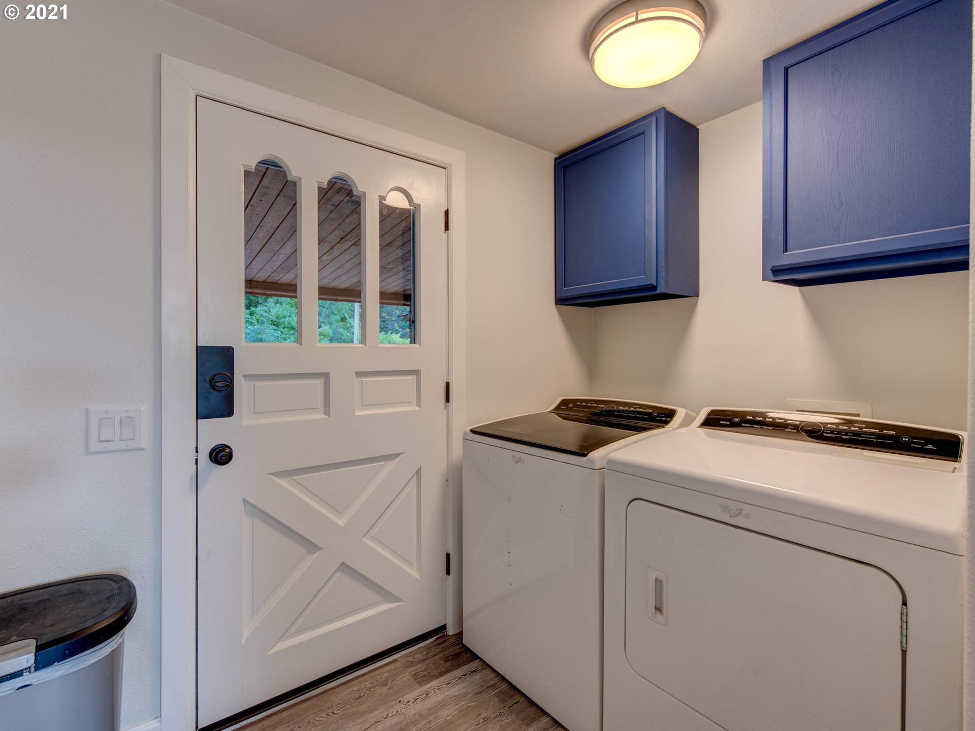 82039 Chickaree Road Lowell, OR 97452 - Photo 20 of 30 a utility room with dryer and washer