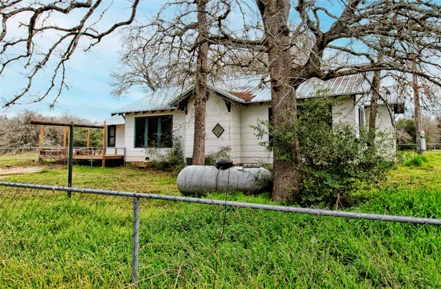 $399,000 | 5100 Wood Duck Drive, Waelder, TX 78959