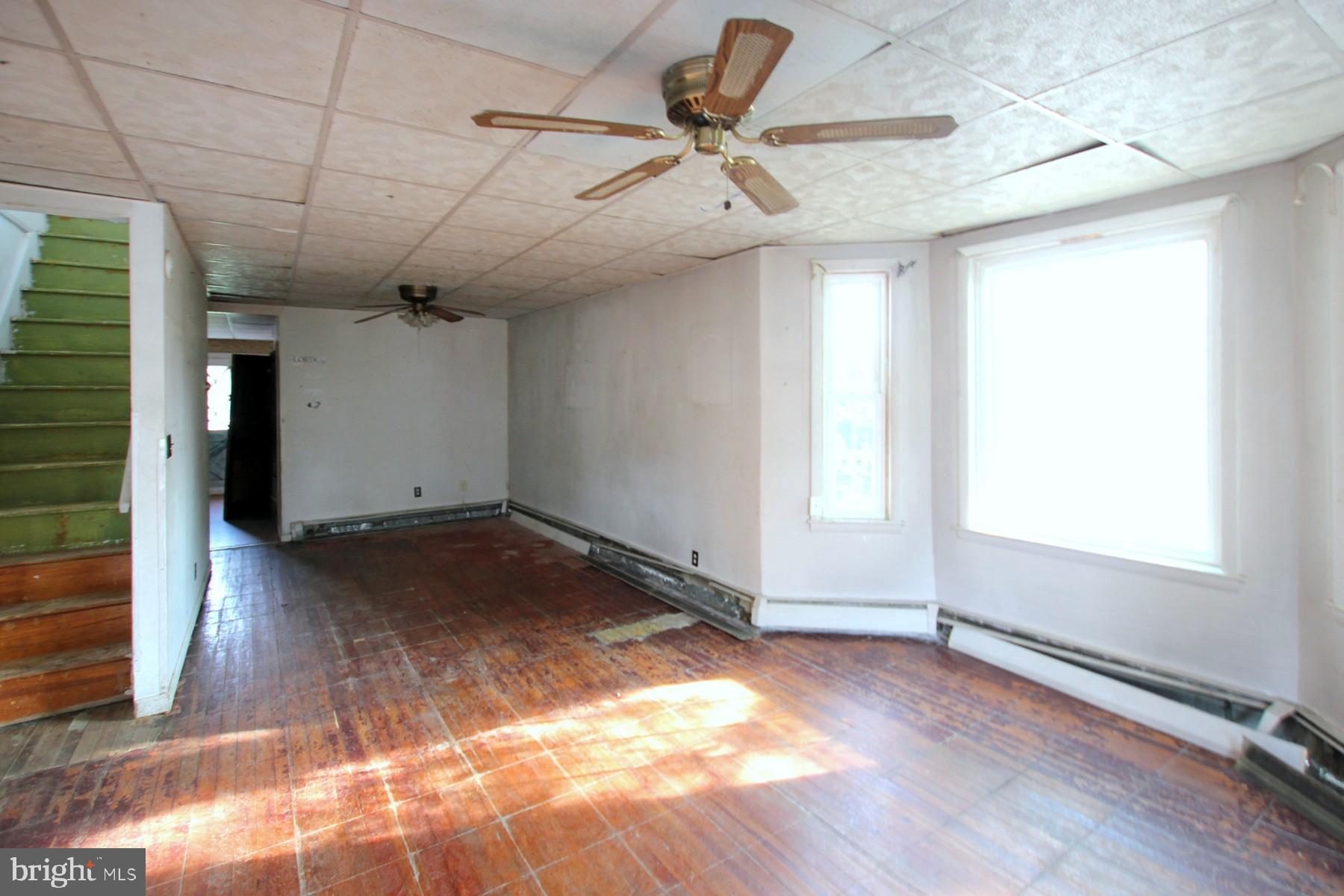 6705 German Hill Road Baltimore, MD 21222 - Photo 2 of 16 Living room