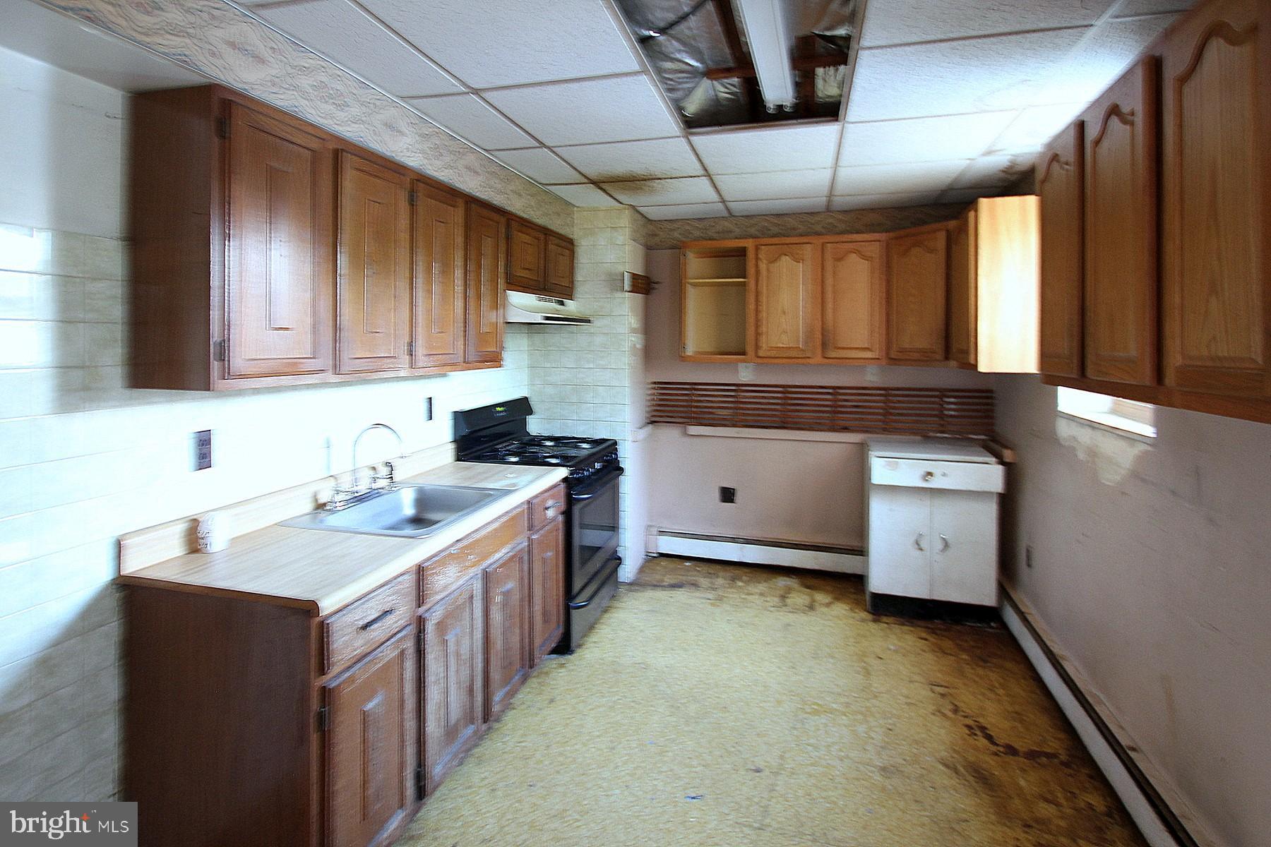 6705 German Hill Road Baltimore, MD 21222 - Photo 5 of 16 Kitchen