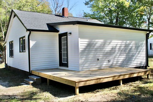 a view of a back yard of the house