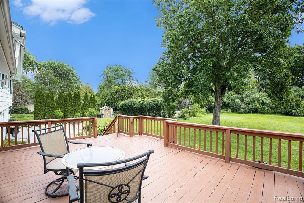 3931 Stonecrest Road West Bloomfield, MI 48322 - Photo 32 of 42 Gallery Image 32
