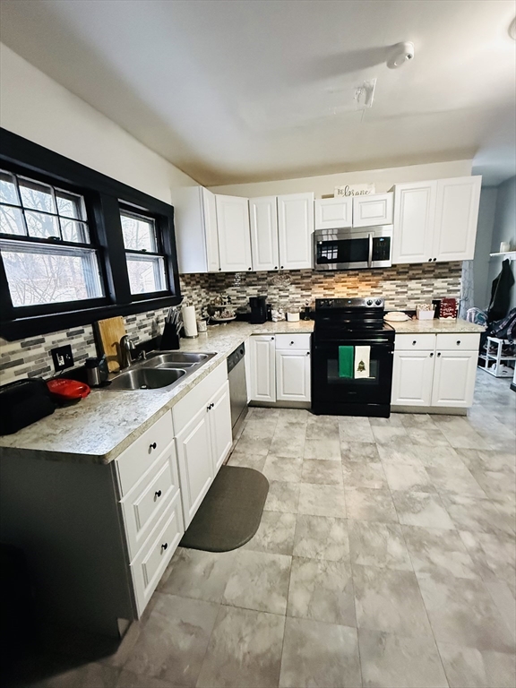 59 Daviston Street Springfield, MA 01108 - Photo 13 of 26