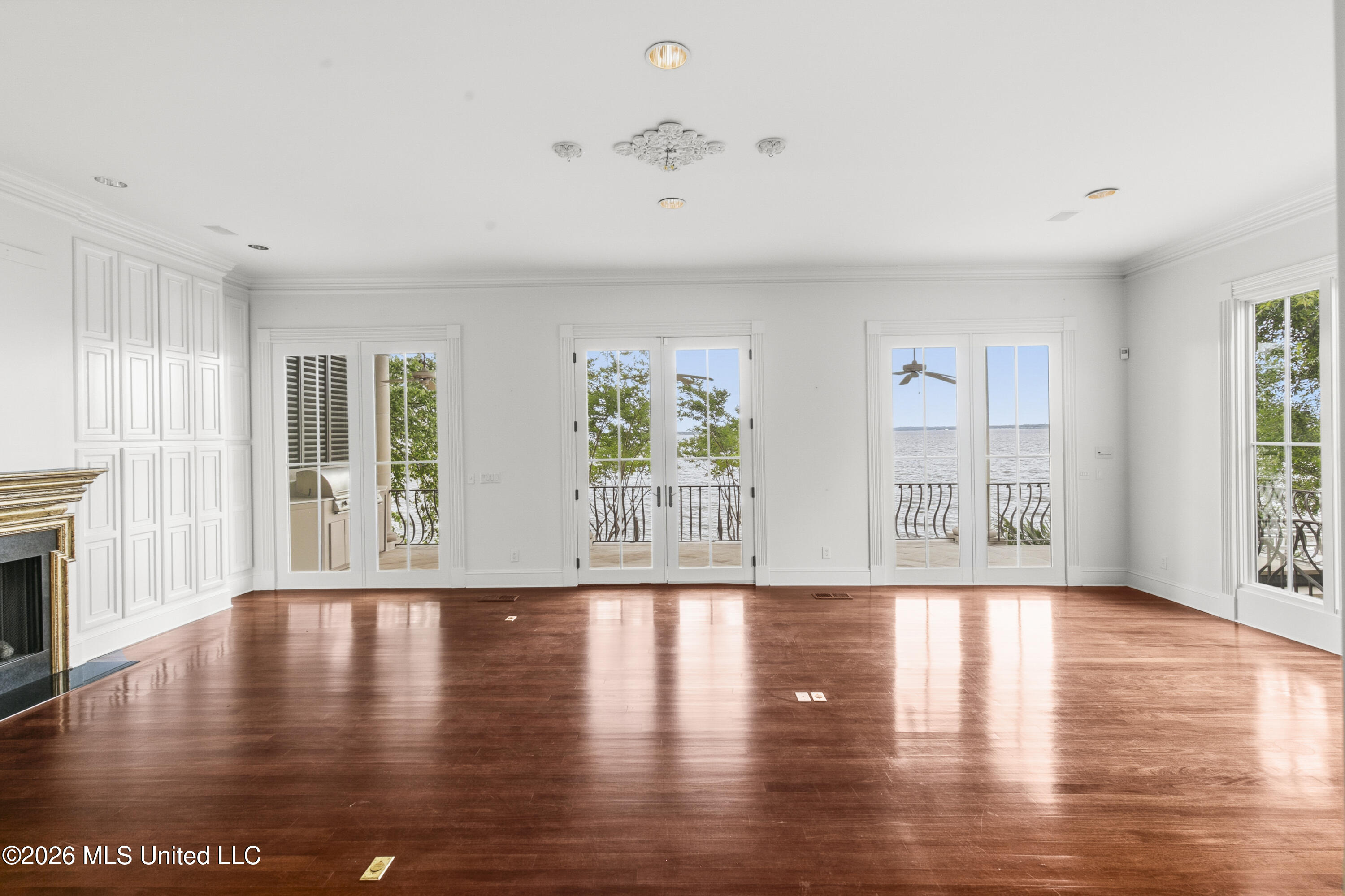 133 Overlook Pointe Drive Ridgeland, MS 39157 - Photo 31 of 93 Living Room open to covered terrace