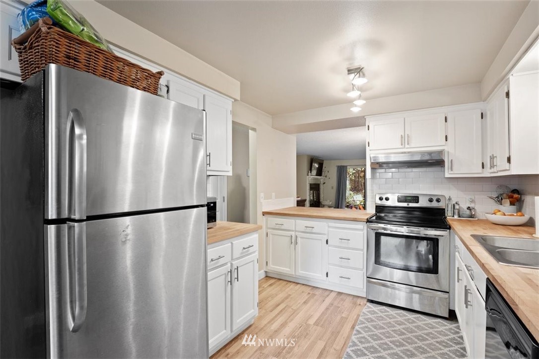 16528 23rd Avenue Southeast, Unit D2 Bothell, WA 98012 - Photo 5 of 28 Gallery Image 5