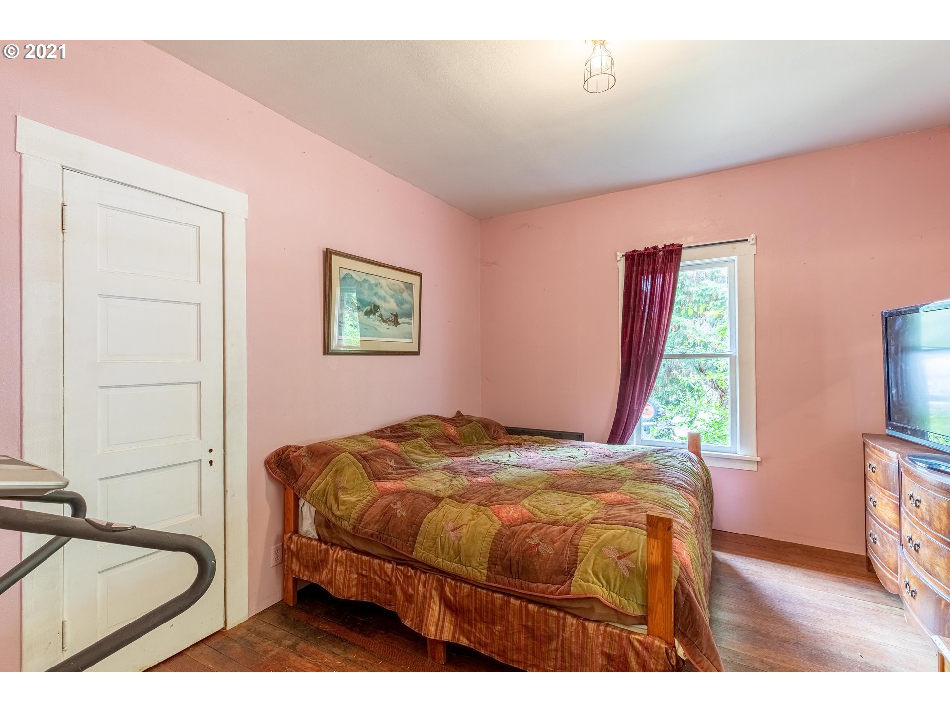 438 Soup Creek Road Reedsport, OR 97467 - Photo 25 of 30 a bedroom with a bed and a window