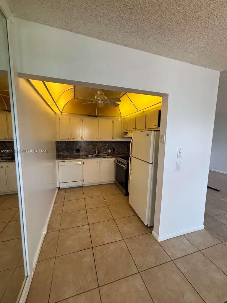 531 Fanshaw M, Unit 531 Boca Raton, FL 33434 - Photo 4 of 13