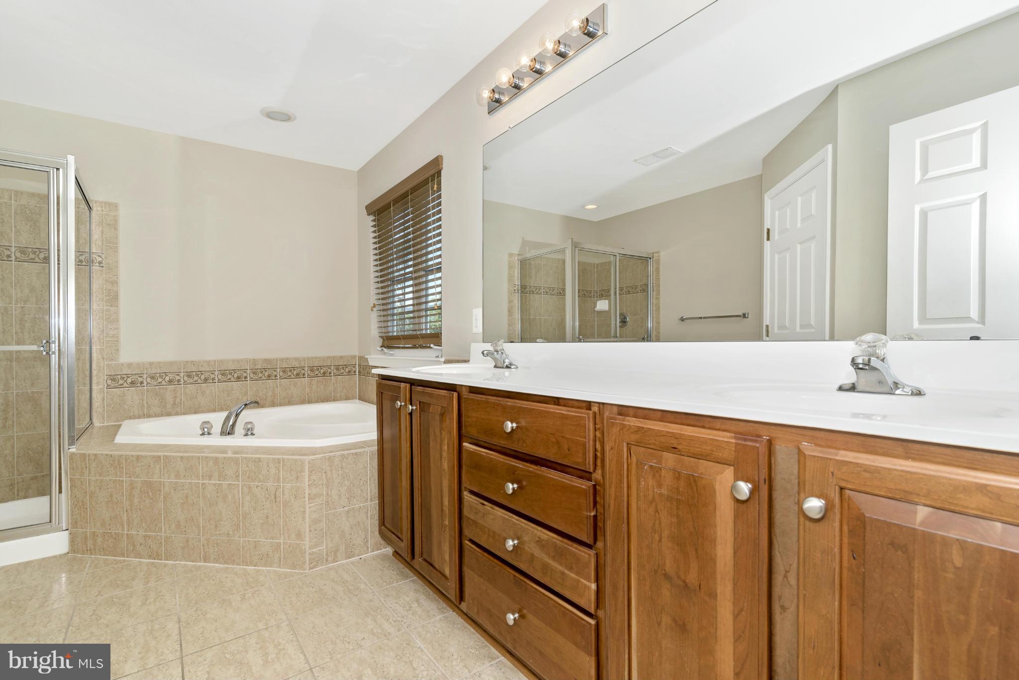 1816 Weybridge Road Frederick, MD 21702 - Photo 22 of 30 Bath (Master)