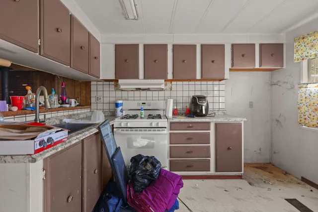 a view of an empty room with window