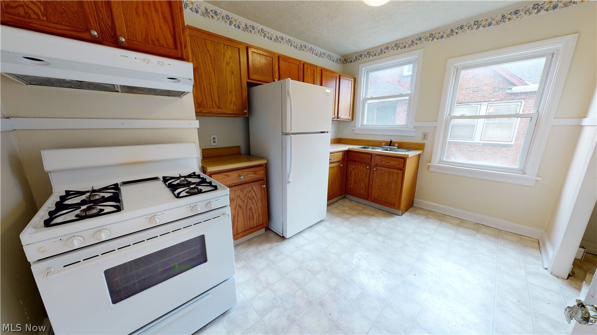 1504-06 Sherbrook Road South Euclid, OH 44121 - Photo 3 of 27