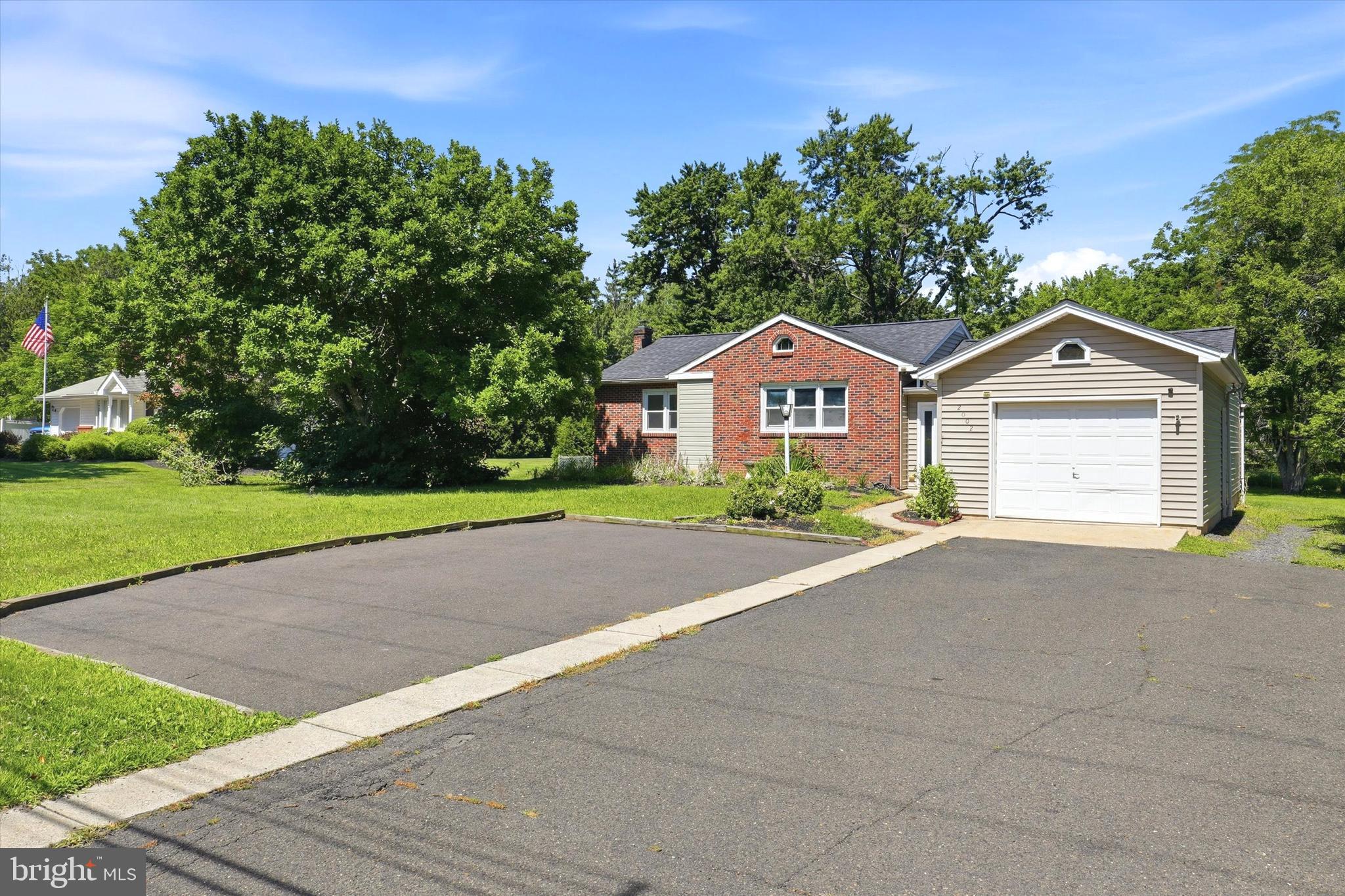 2002 Lenhart Road Hatfield, PA 19440 - Photo 2 of 26 Gallery Image 2