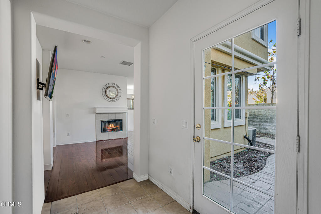 2916 Esperanza Way, Unit F Simi Valley, CA 93063 - Photo 3 of 30