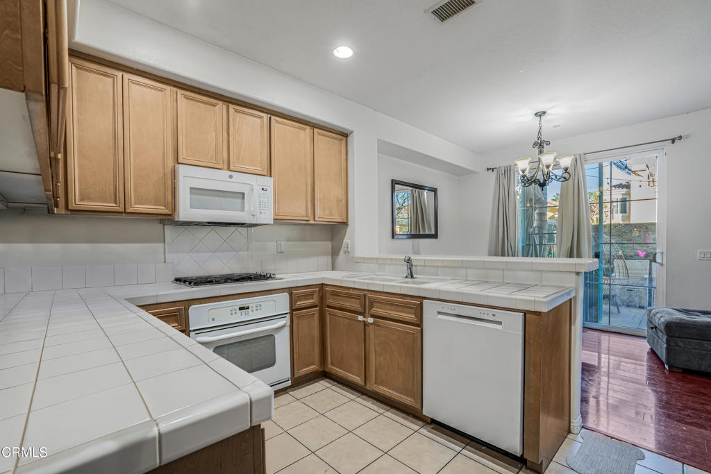 2916 Esperanza Way, Unit F Simi Valley, CA 93063 - Photo 7 of 30