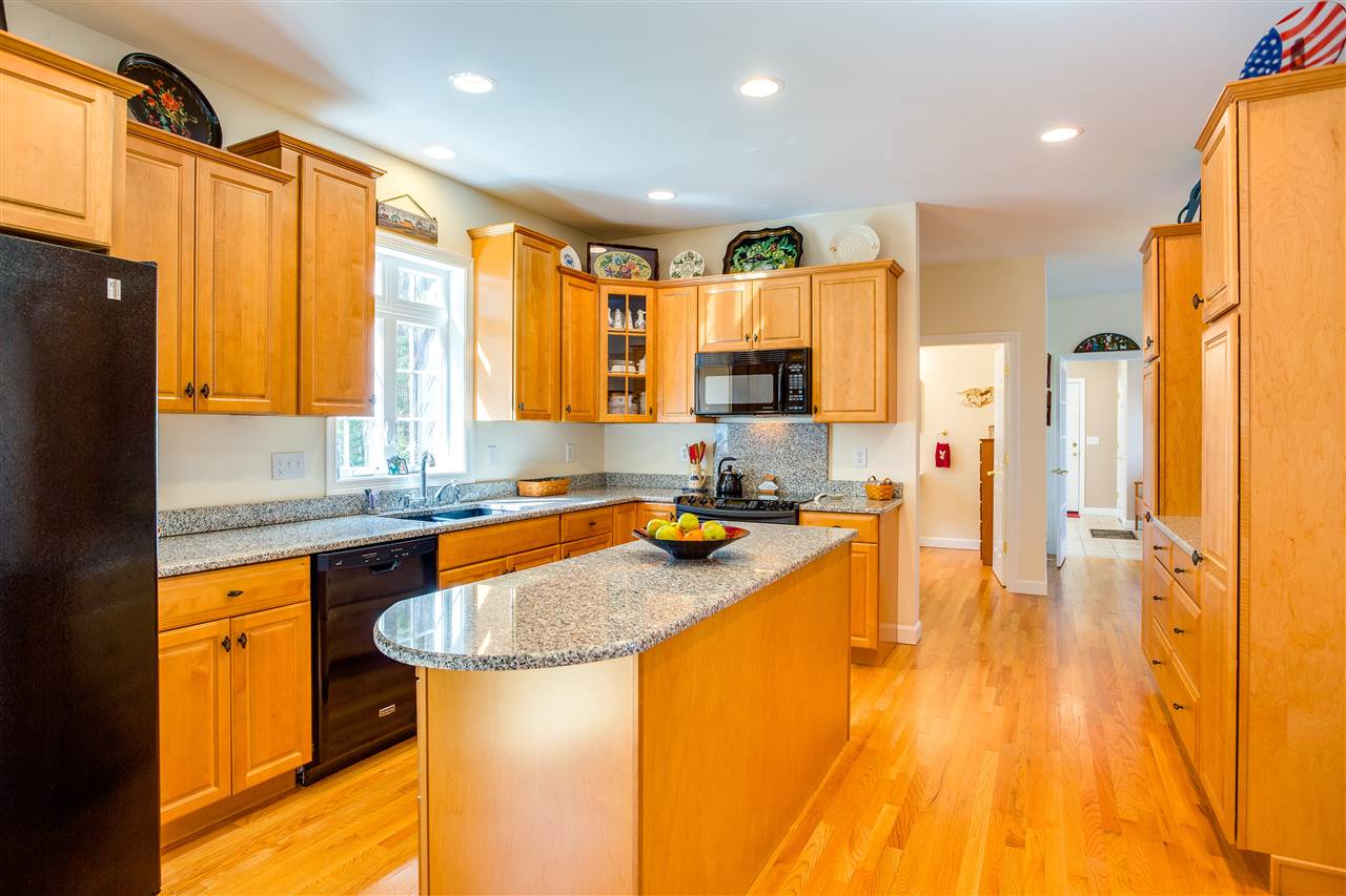 17 Eastgate Road Derry, NH 03038 - Photo 9 of 28 Gallery Image 9