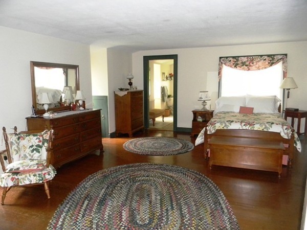 29 Wellington Road Templeton, MA 01468 - Photo 19 of 29 a living room with furniture and a table