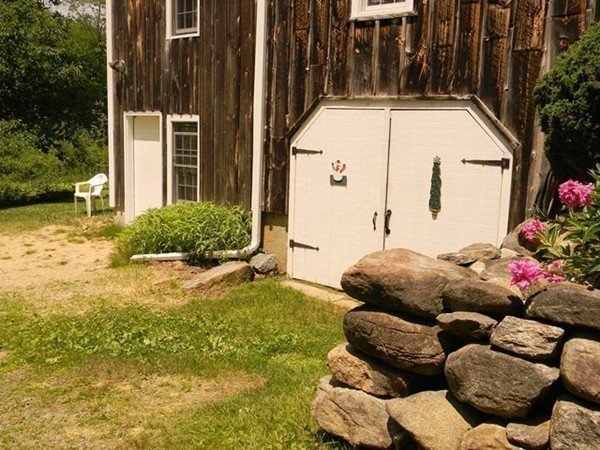 29 Wellington Road Templeton, MA 01468 - Photo 25 of 29 a backyard of a house with large trees and plants