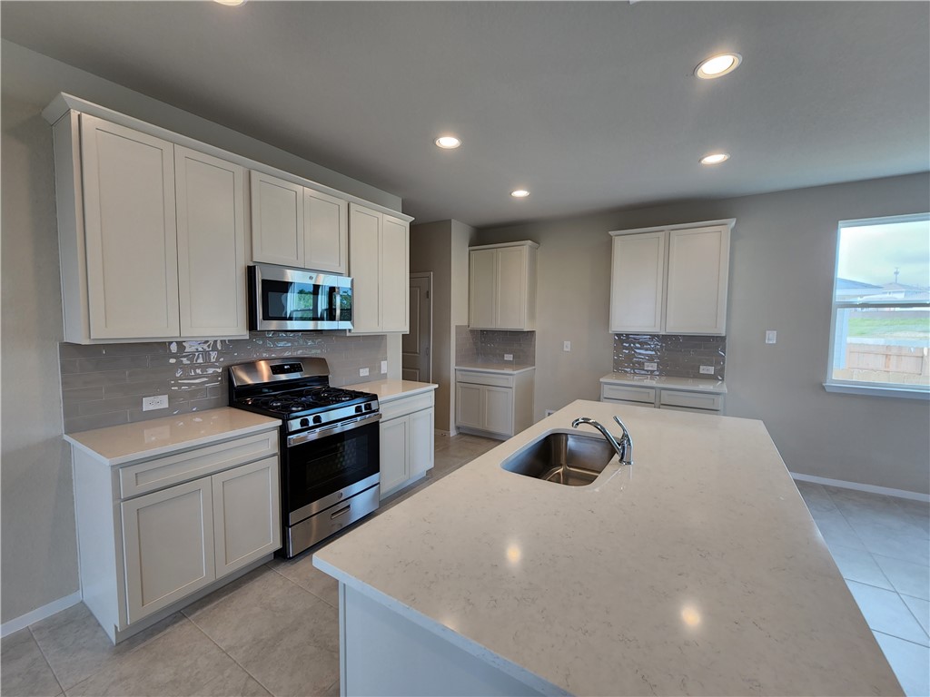 11400 Milano Drive Austin, TX 78747 - Photo 5 of 38