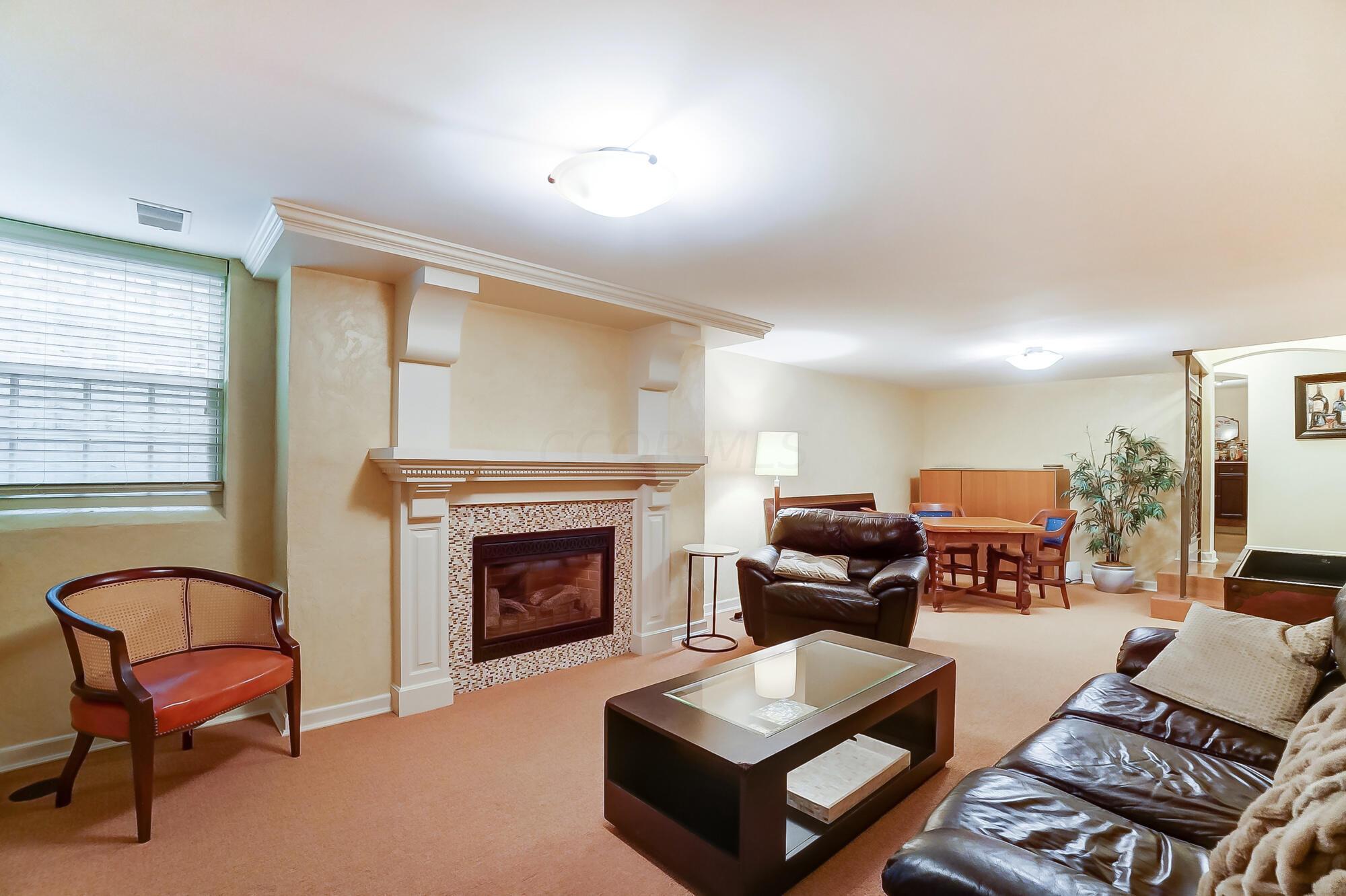 1874 Collingswood Road Upper Arlington, OH 43221 - Photo 73 of 113 077