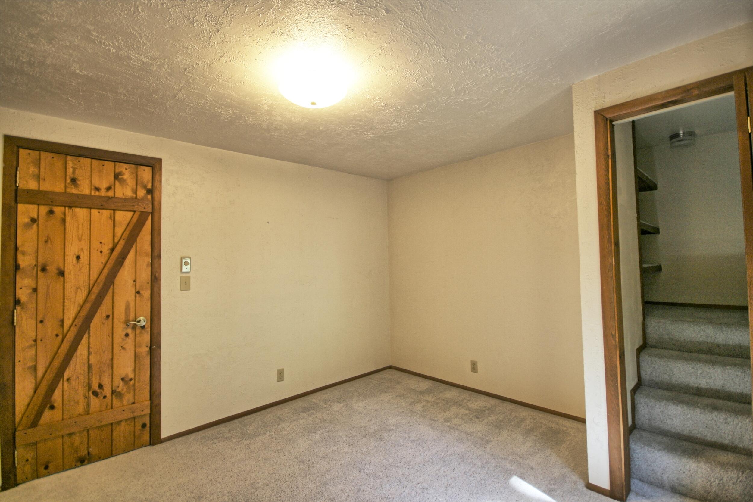 939 Beaver Creek Road Jacksonville, OR 97530 - Photo 32 of 53 third bd closet