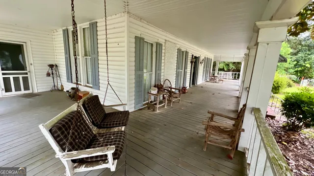 a view of a house with a back yard