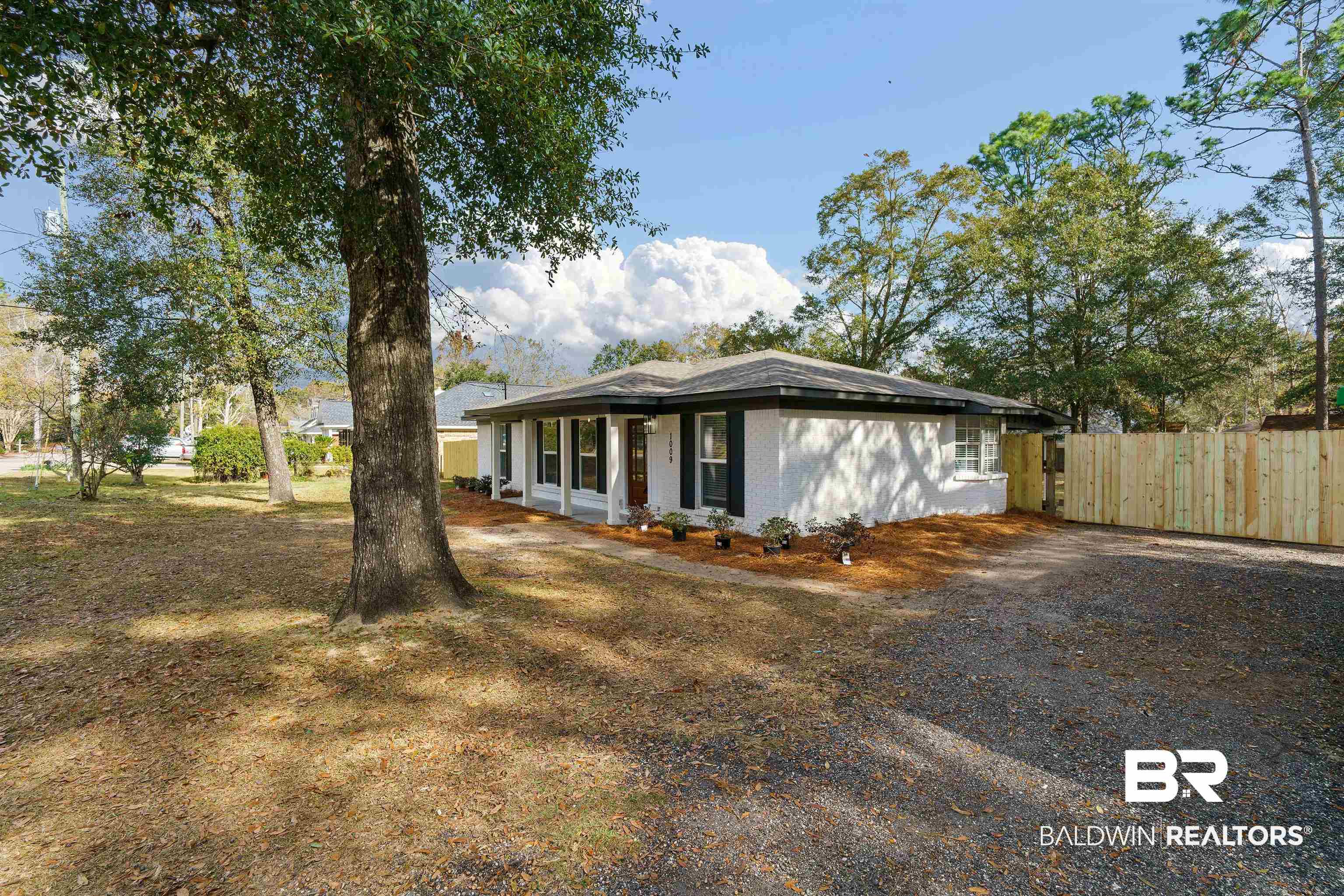 1009 Wesley Avenue Mobile, AL 36609 - Photo 2 of 26