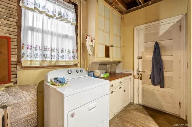 a view of empty room with a fireplace