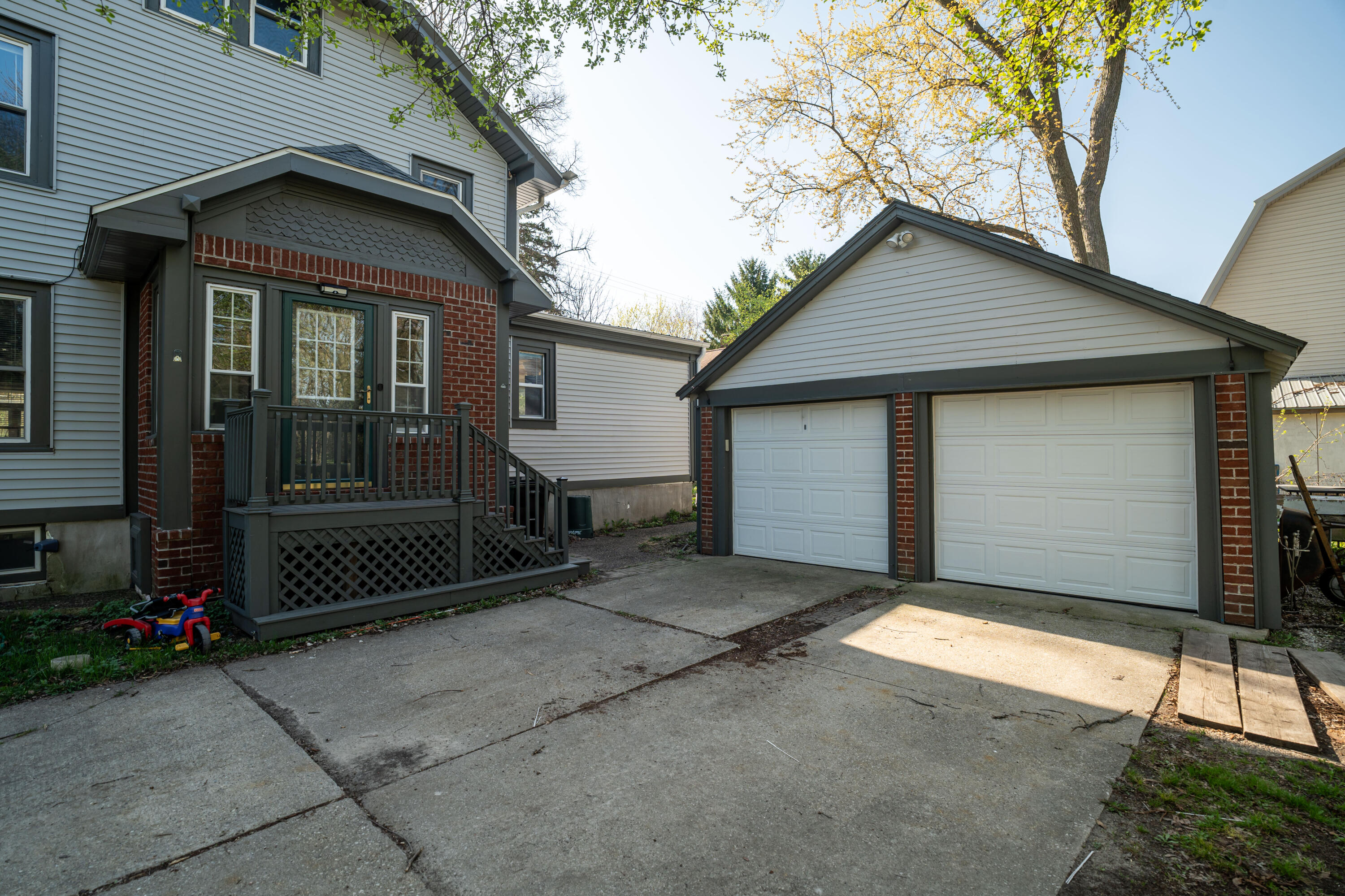 2221 Highway 83 Delafield, WI 53029 - Photo 34 of 46 2 car Garage