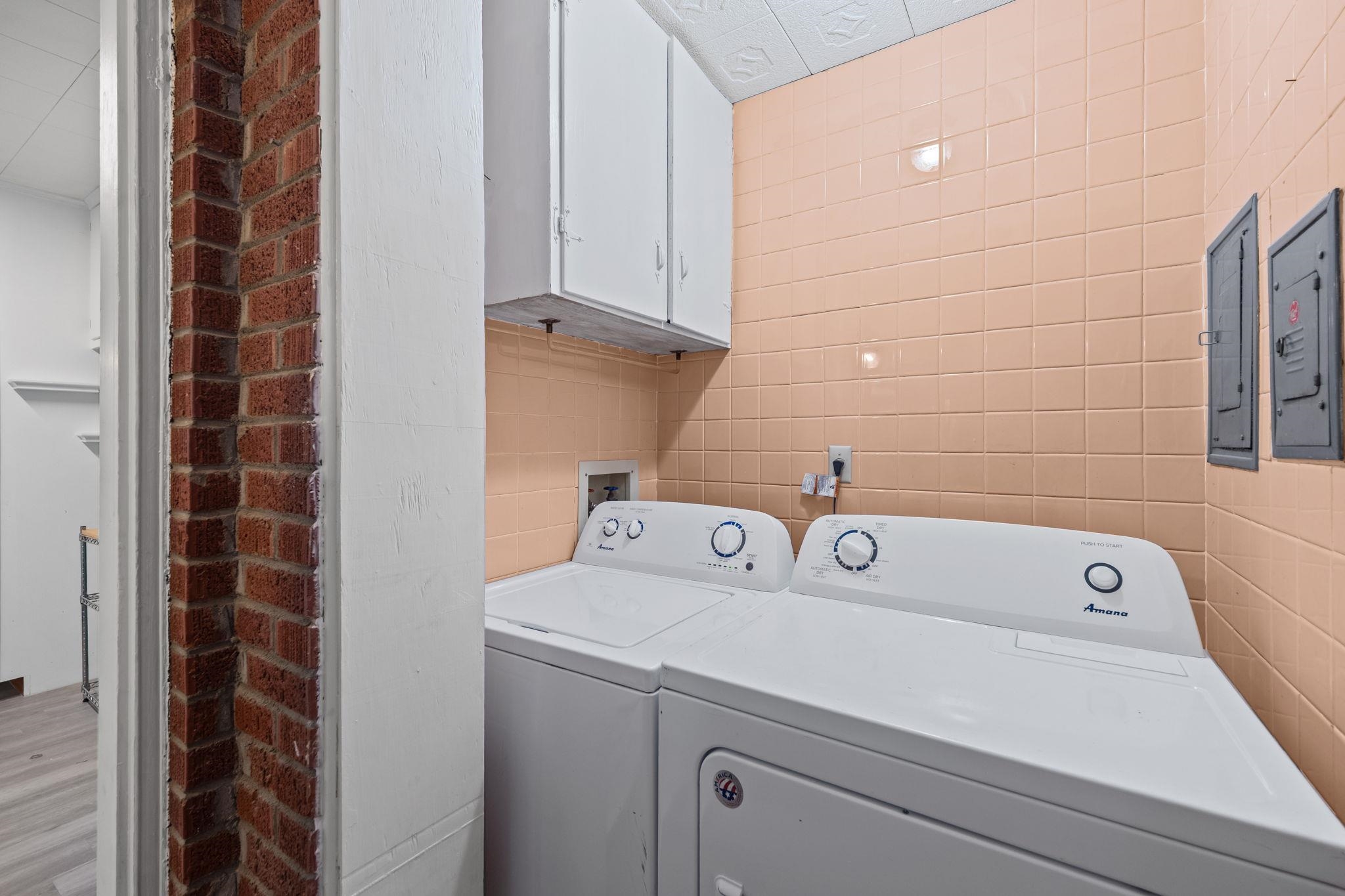 1261 Marcia Road Memphis, TN 38117 - Photo 16 of 27 a utility room with dryer and washer