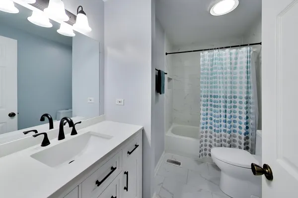 $585,000 | 19 Dellmont Court, Buffalo Grove, IL 60089