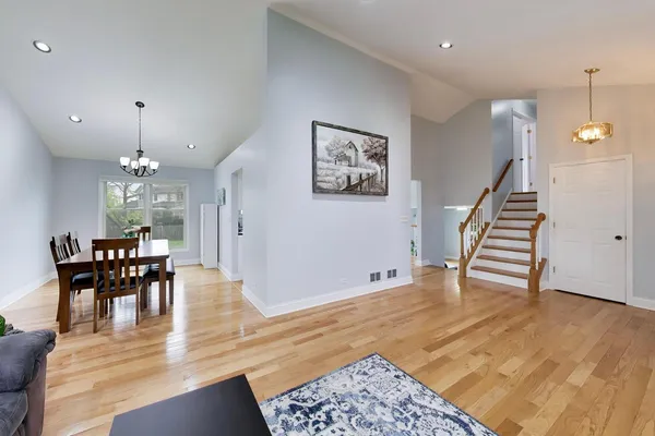 $585,000 | 19 Dellmont Court, Buffalo Grove, IL 60089