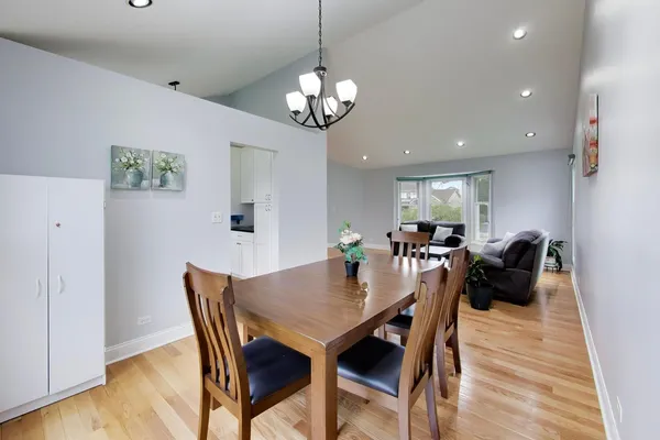 $585,000 | 19 Dellmont Court, Buffalo Grove, IL 60089