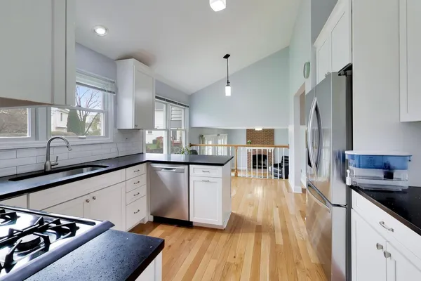 $585,000 | 19 Dellmont Court, Buffalo Grove, IL 60089