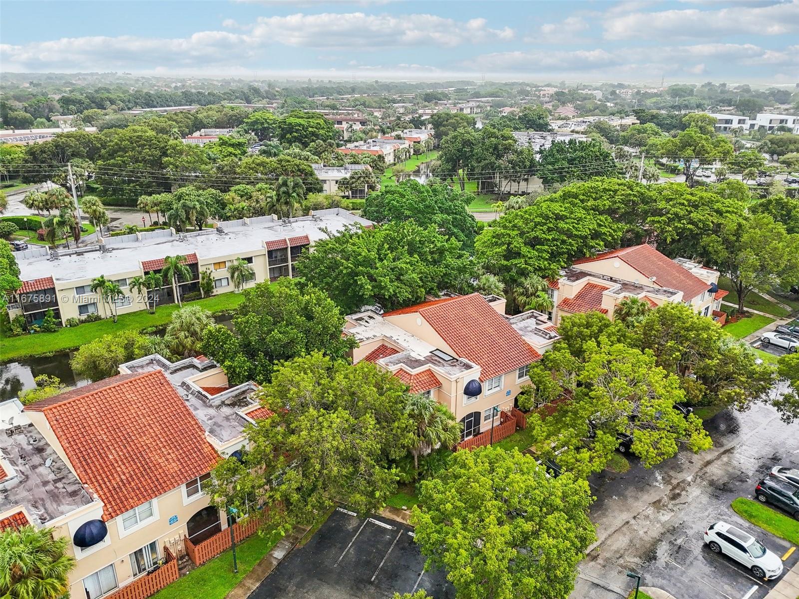 549 Racquet Club Road, Unit 30 Weston, FL 33326 - Photo 25 of 31 Gallery Image 25